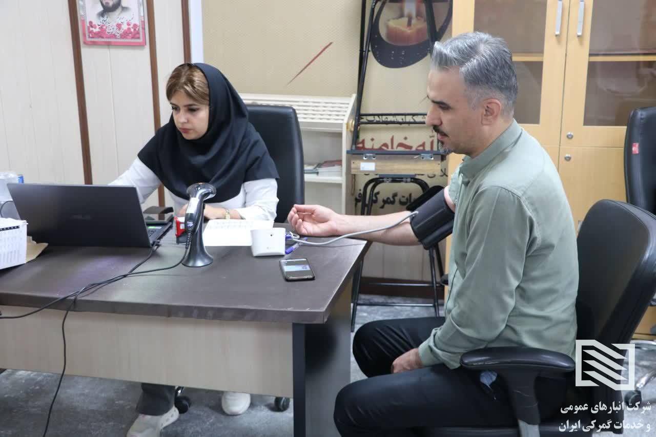 مشارکت گسترده کارکنان و مراجعین شرکت انبارهای عمومی امام خمینی(ره) در طرح اهدای خون 2